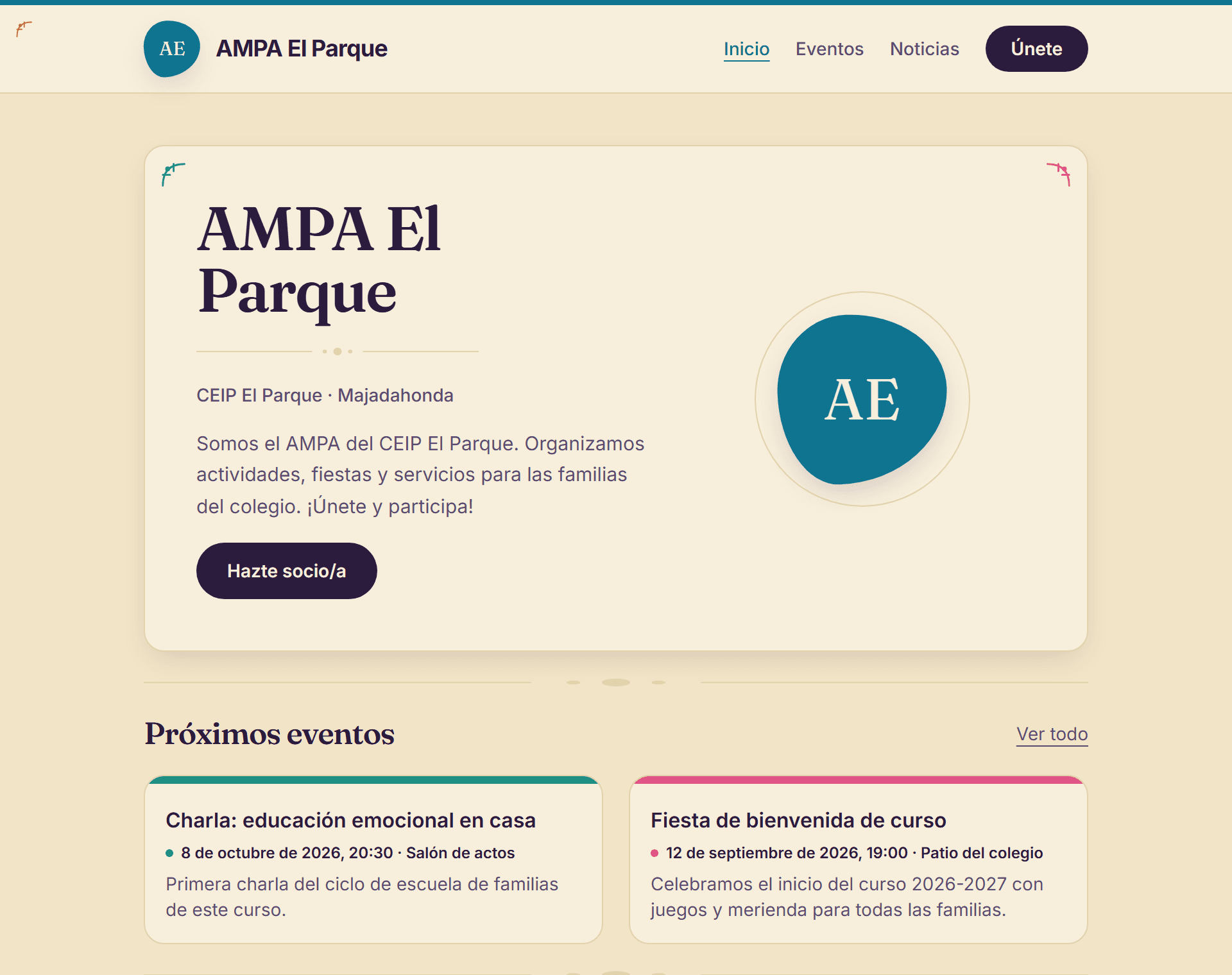 Página pública de un AMPA de ejemplo: su emblema con su color propio, el nombre del colegio, un botón para hacerse socio y las tarjetas de los próximos eventos.